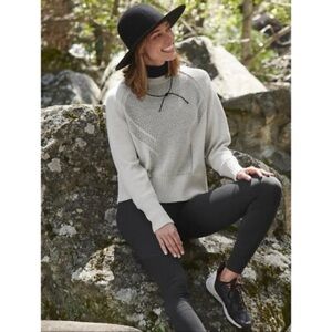 Athleta Light Gray Knit Crew Neck Sweater Size Small